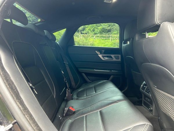 2017 Jaguar XF 2.0 D  R-Sport Automatic 4x4 372599637