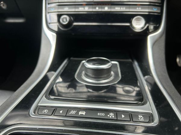 2017 Jaguar XF 2.0 D  R-Sport Automatic 4x4 372599630