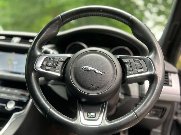 2017 Jaguar XF 2.0 D  R-Sport Automatic 4x4 372599632