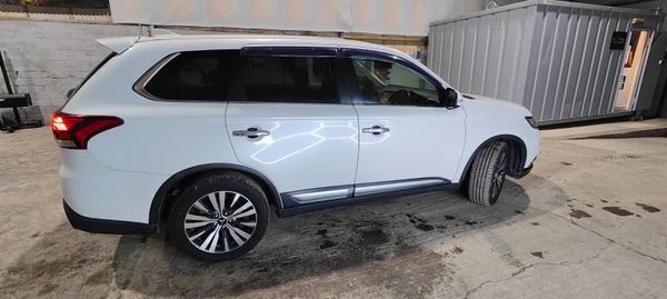 182 Mitsubishi Outlander 7 Seater-Petrol 372629369