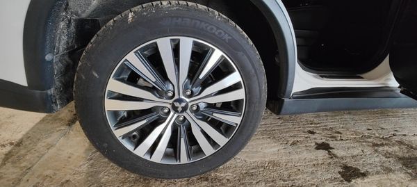 182 Mitsubishi Outlander 7 Seater-Petrol 372629408