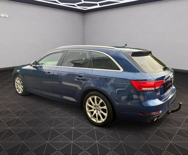 Audi A4 2018 372696386