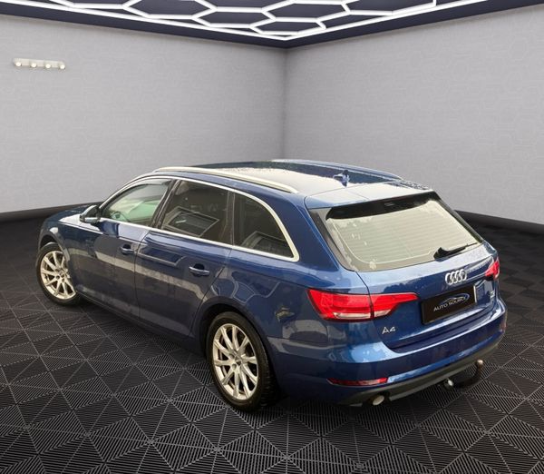 Audi A4 2018 372696389