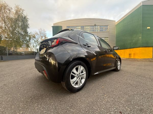 Toyota Yaris 1.0 Petrol 5 door hatchback 372742470