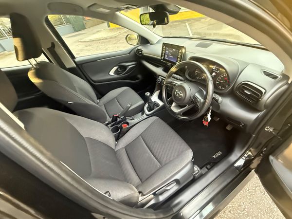Toyota Yaris 1.0 Petrol 5 door hatchback 372742514