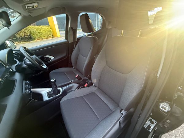 Toyota Yaris 1.0 Petrol 5 door hatchback 372742563