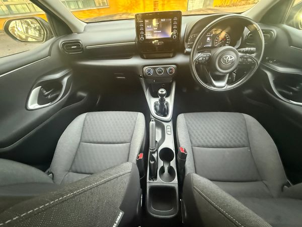Toyota Yaris 1.0 Petrol 5 door hatchback 372742586