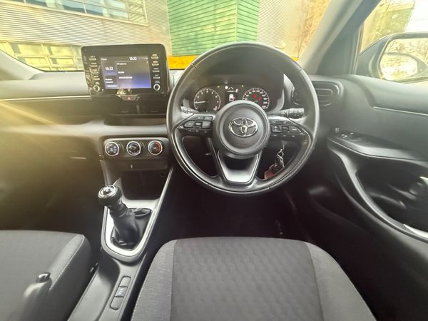 Toyota Yaris 1.0 Petrol 5 door hatchback 372742587