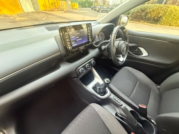 Toyota Yaris 1.0 Petrol 5 door hatchback 372742582