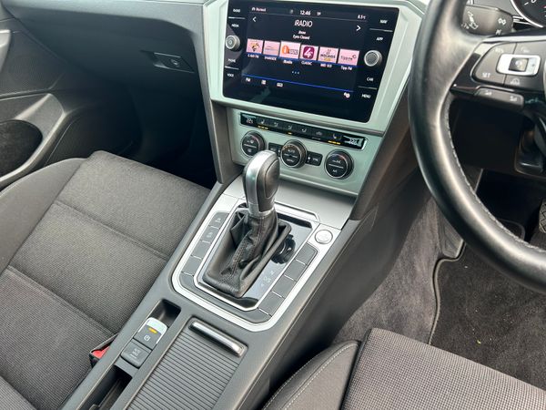 Volkswagen Passat business auto 372797394