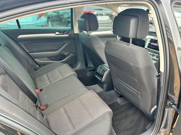 Volkswagen Passat business auto 372797396