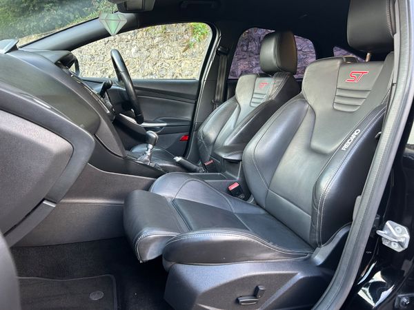 Ford Focus 2016 ST 2 180BHP 372825246