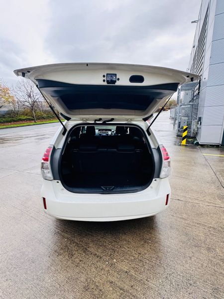 192 (October) Prius Alpha 7 Seater Cruise Control 372849343