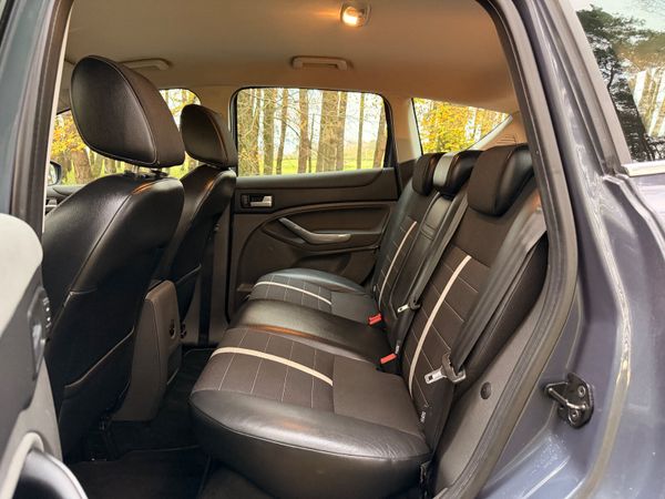 Ford Kuga 2012 4X4 Automatic 372866736