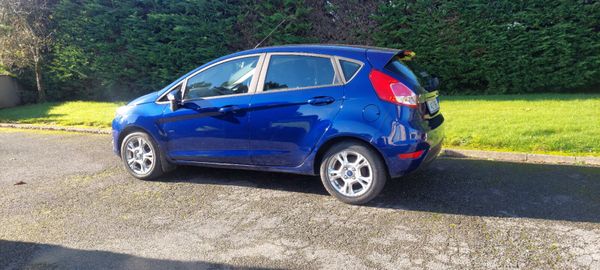 Ford Fiesta 2014 372884605