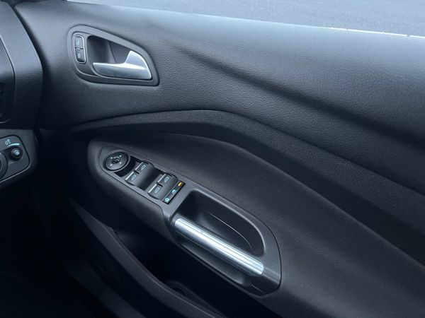 2015 (152) Ford C-Max Titanium 1.5 TDCI 372896836