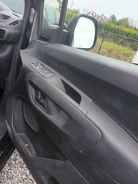 Peugeot Partner 2020 372897776