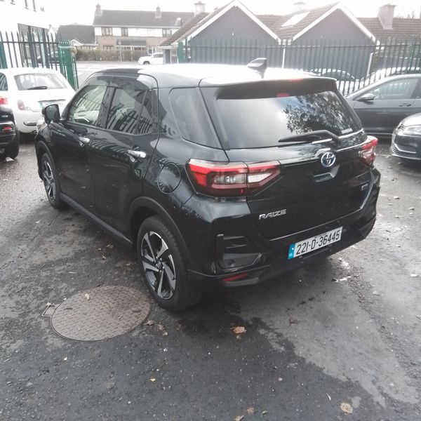 Toyota  corolla crossover raize 372890943