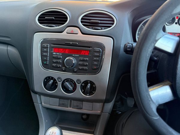 Ford Focus 2011 372944439