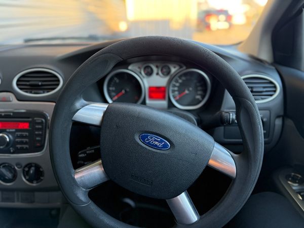 Ford Focus 2011 372944448