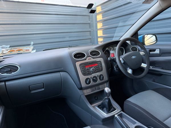 Ford Focus 2011 372944466