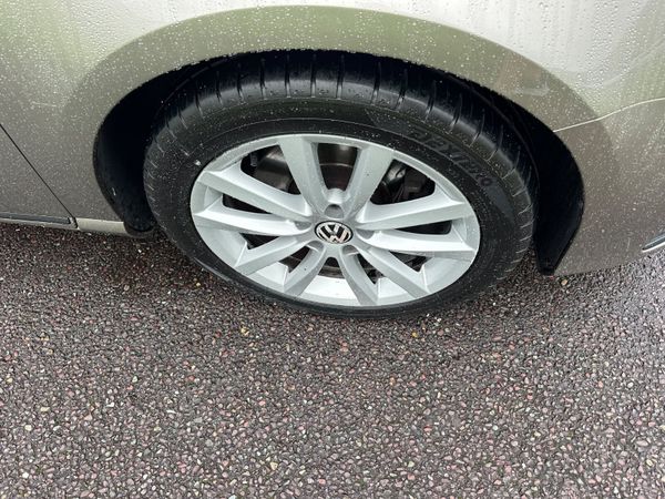 Volkswagen Passat ( Low Kilometres) 372964147