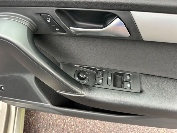 Volkswagen Passat ( Low Kilometres) 372964155