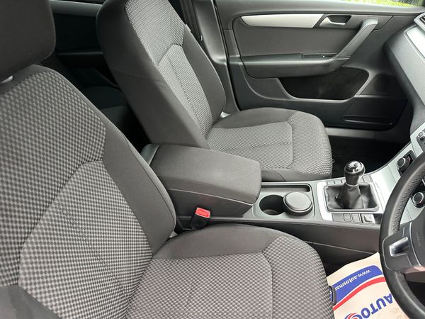 Volkswagen Passat ( Low Kilometres) 372964150