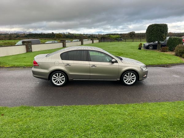 Volkswagen Passat ( Low Kilometres) 372964151