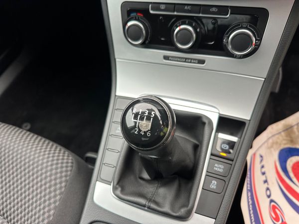 Volkswagen Passat ( Low Kilometres) 372964152