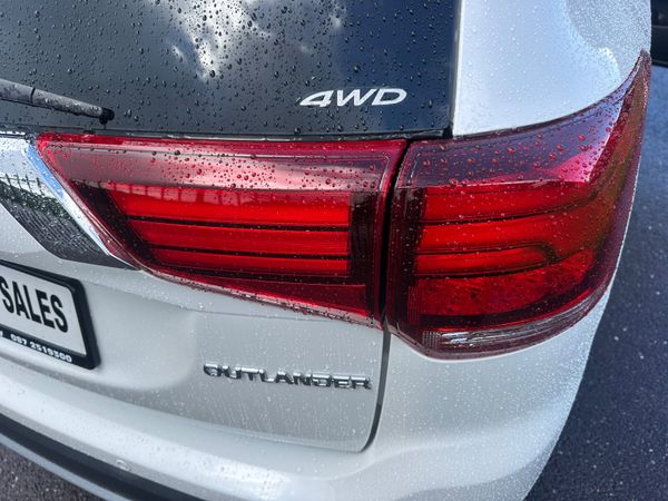 Mitsubishi Outlander 4 WD 7 Seater 372963988