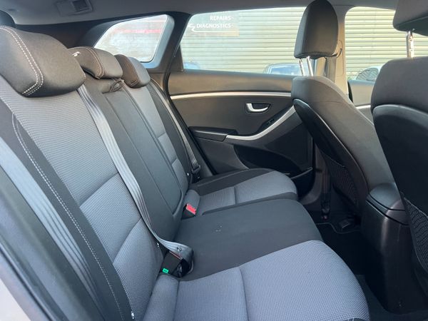 2015 (152) Hyundai I30 SE Nav BDrive 1.6 CRDI Esta 372977878