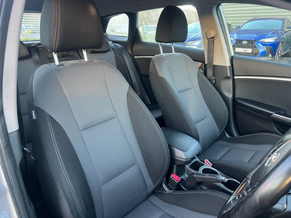 2015 (152) Hyundai I30 SE Nav BDrive 1.6 CRDI Esta 372977880