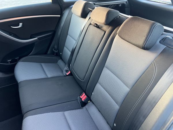 2015 (152) Hyundai I30 SE Nav BDrive 1.6 CRDI Esta 372977882