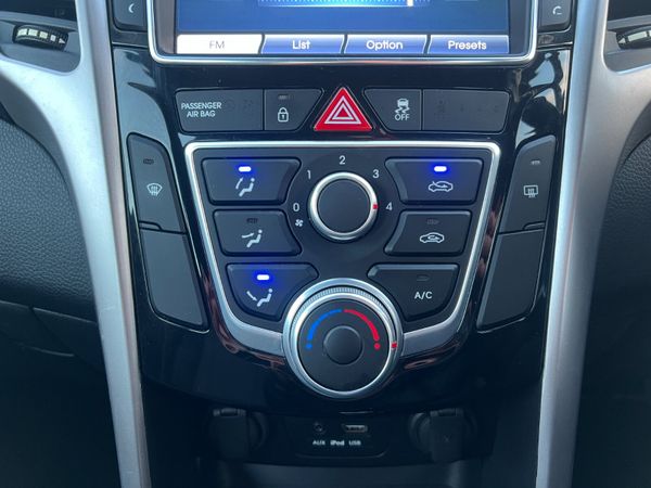 2015 (152) Hyundai I30 SE Nav BDrive 1.6 CRDI Esta 372977897