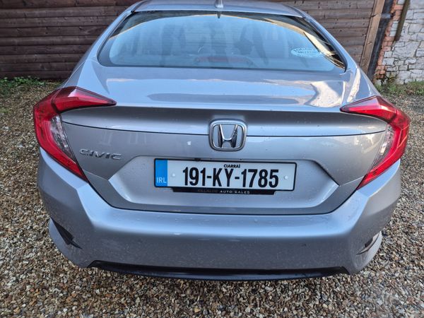 Honda Civic 2019 372994181