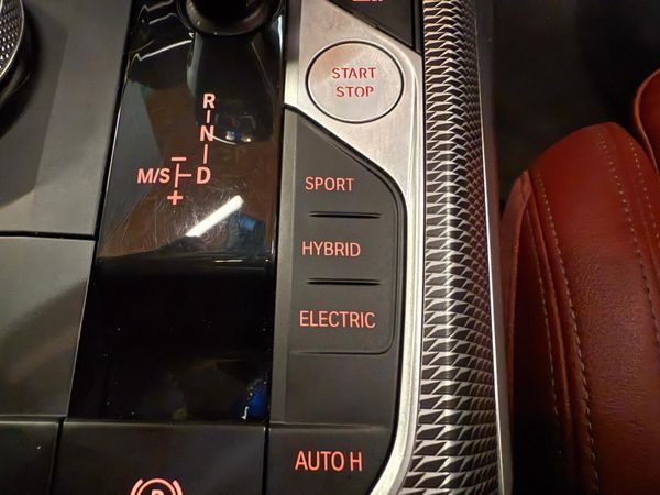 221 BMW 330E M-Sport Touring 373075287