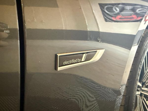 221 BMW 330E M-Sport Touring 373075295