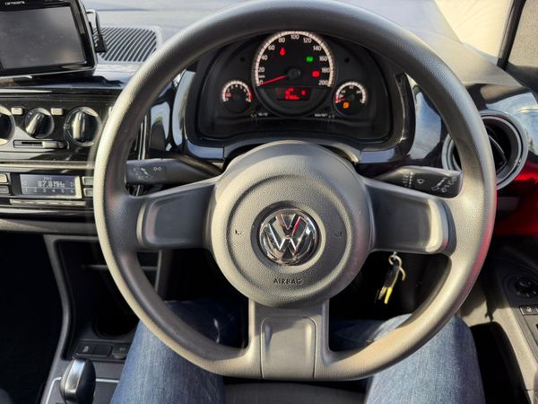 151 Volkswagen up! 373084844