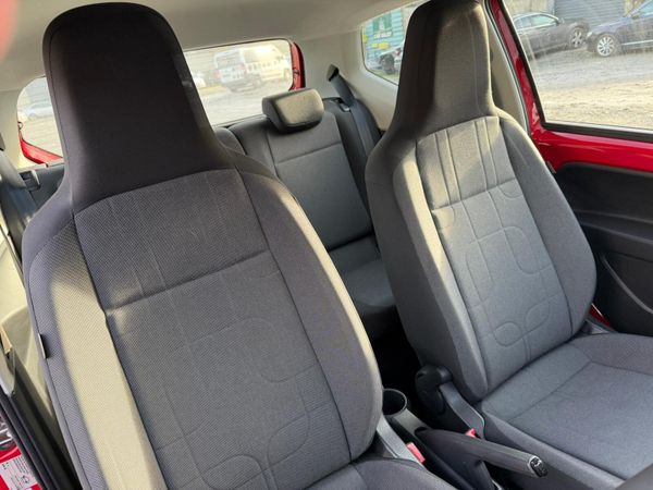 151 Volkswagen up! 373084843