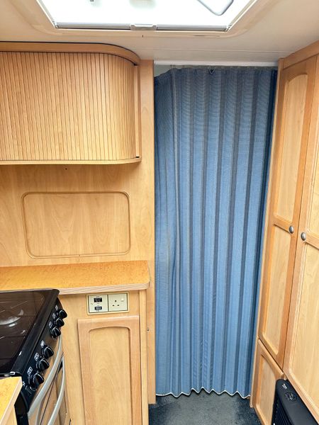 ✨BURSTNER 4 BERTH FIXED BED 373128943