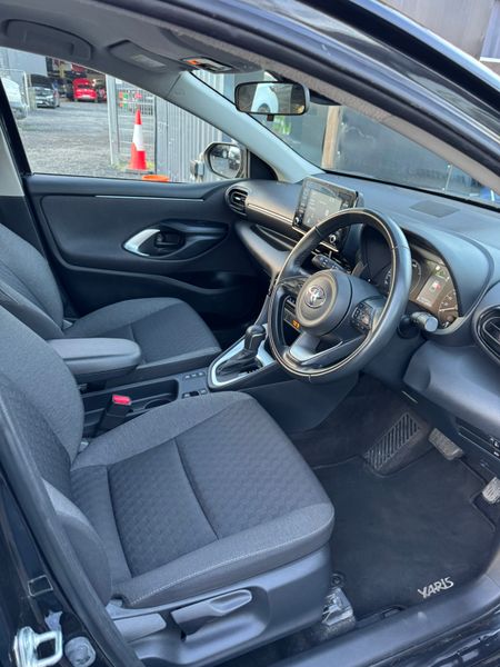 Toyota Yaris Hybrid Automatic 373129077