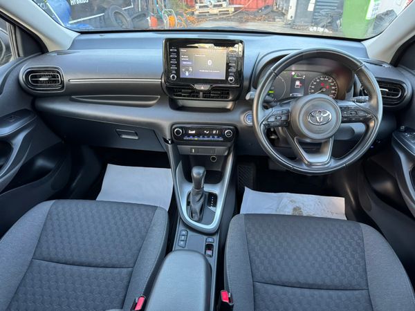Toyota Yaris Hybrid Automatic 373129079