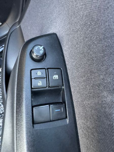 Toyota Yaris Hybrid Automatic 373129081