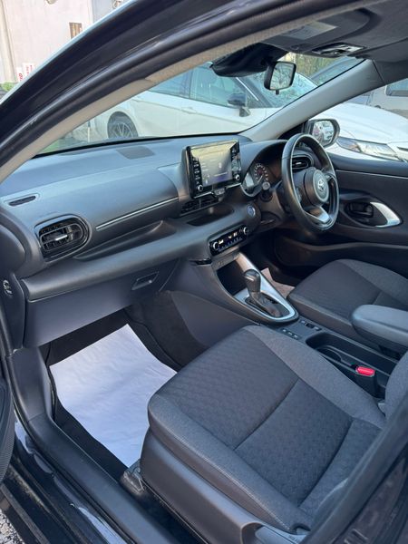 Toyota Yaris Hybrid Automatic 373129082