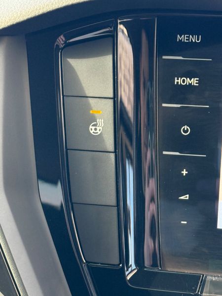 Now Reserved! *Low Kms* 191 Volkswagen Touareg! 373161380