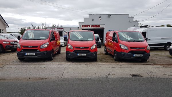 OVER 30 VANS IN STOCK AT ALL TIMES 373243941