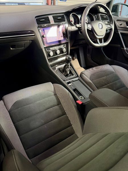 Now Reserved - Volkswagen Golf 2017(172) 373255864