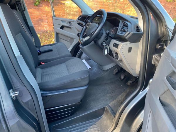 Volkswagen Transporter 2022 373281242