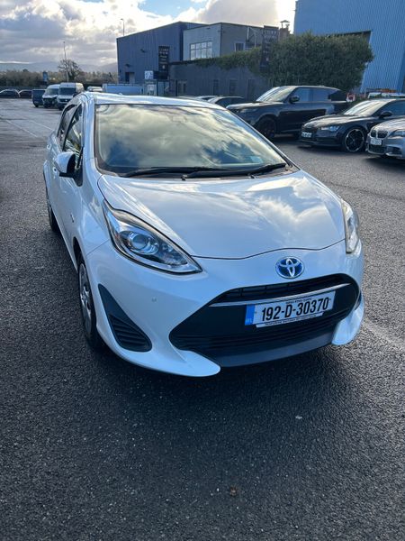 Toyota Aqua 373326086